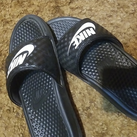 Classic Nike Slides - Picture 2 of 4